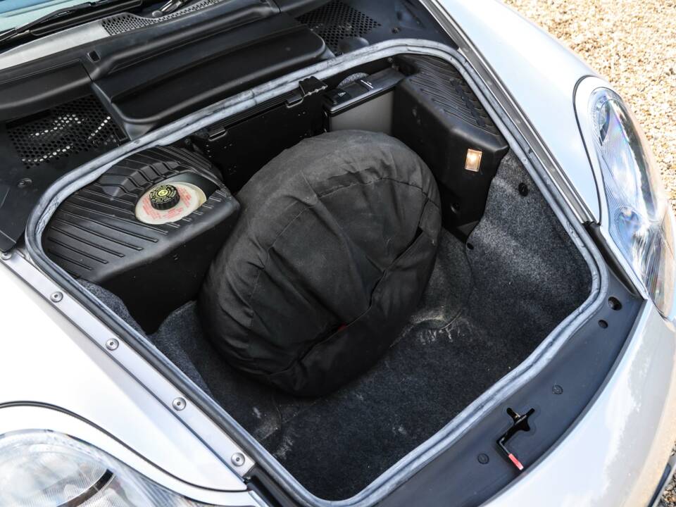 Image 19/32 of Porsche 911 Carrera (1998)