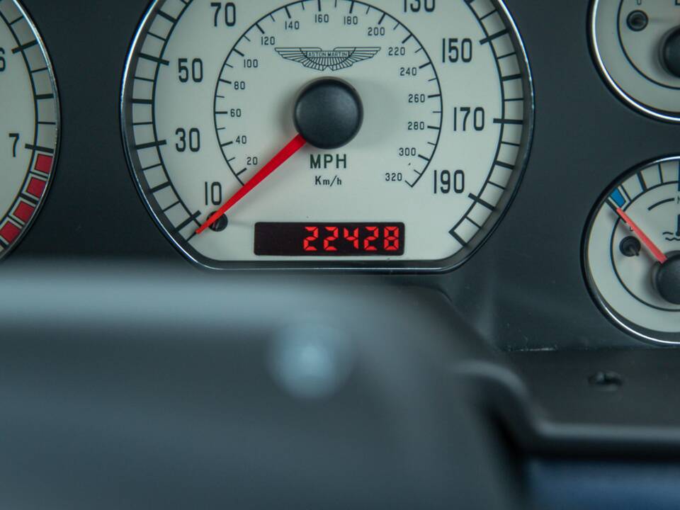 Image 6/74 of Aston Martin DB 7 GT (2004)