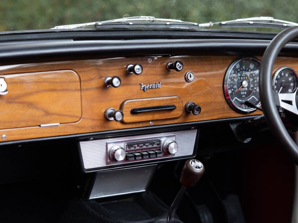 Image 27/50 of Triumph Herald 1200 (1967)
