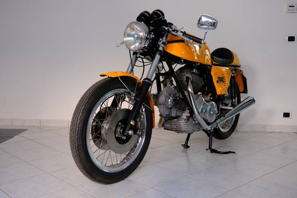 Afbeelding 34/96 van Ducati 750 Sport (1974)