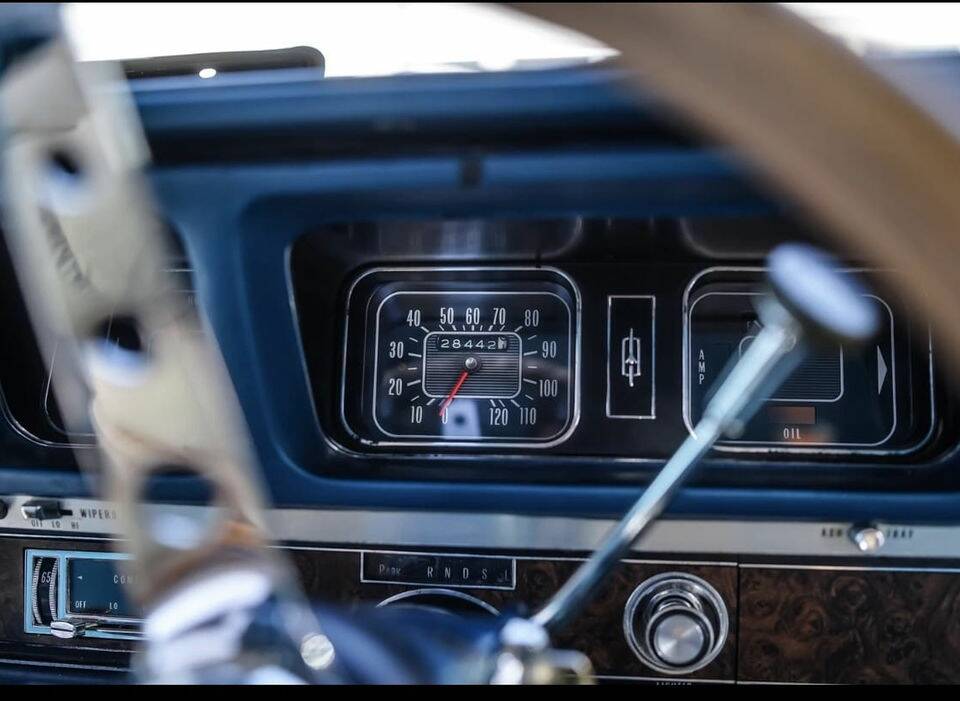 Image 5/7 of Oldsmobile Delta 88 Holiday (1968)