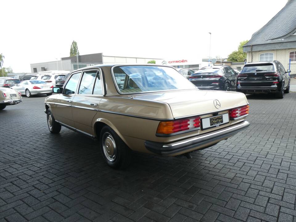 Image 6/19 of Mercedes-Benz 200 (1983)