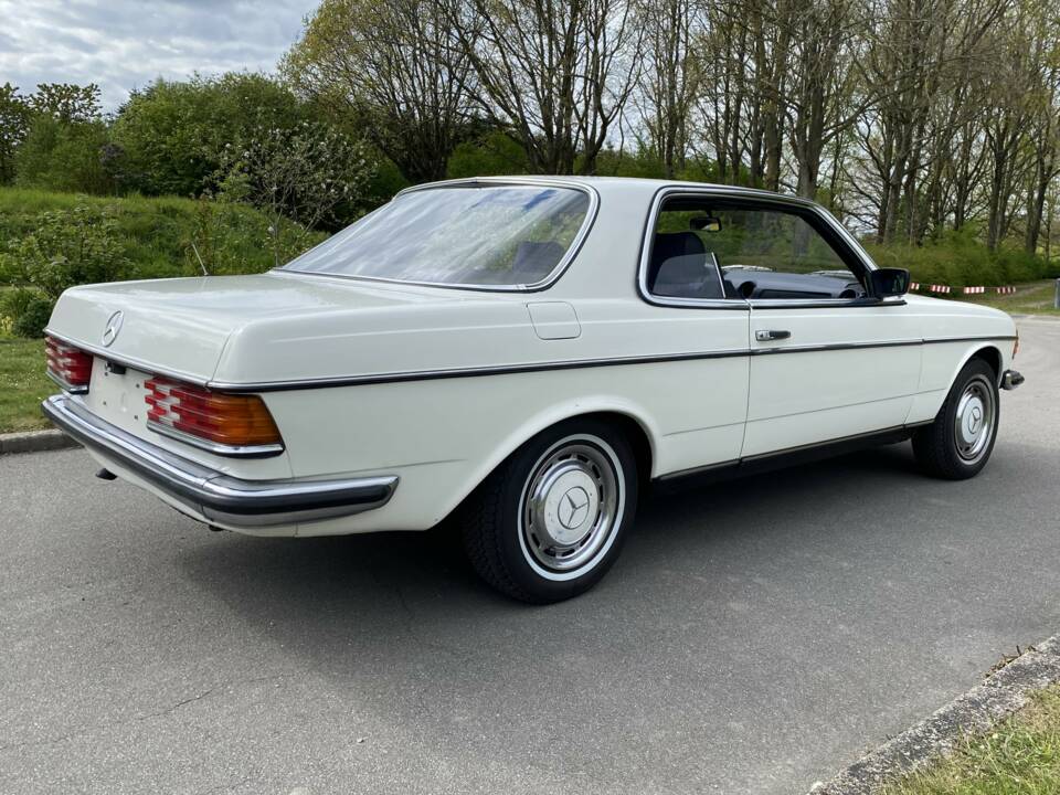 Image 5/49 of Mercedes-Benz 230 C (1980)