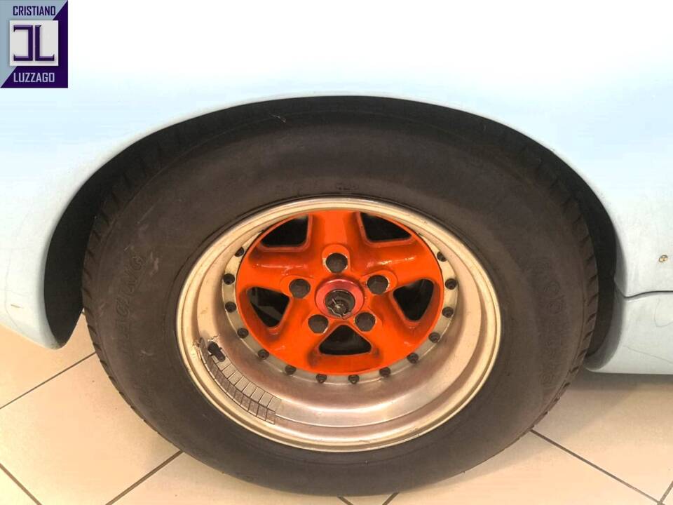 Image 24/50 of Ford GT40 (1966)