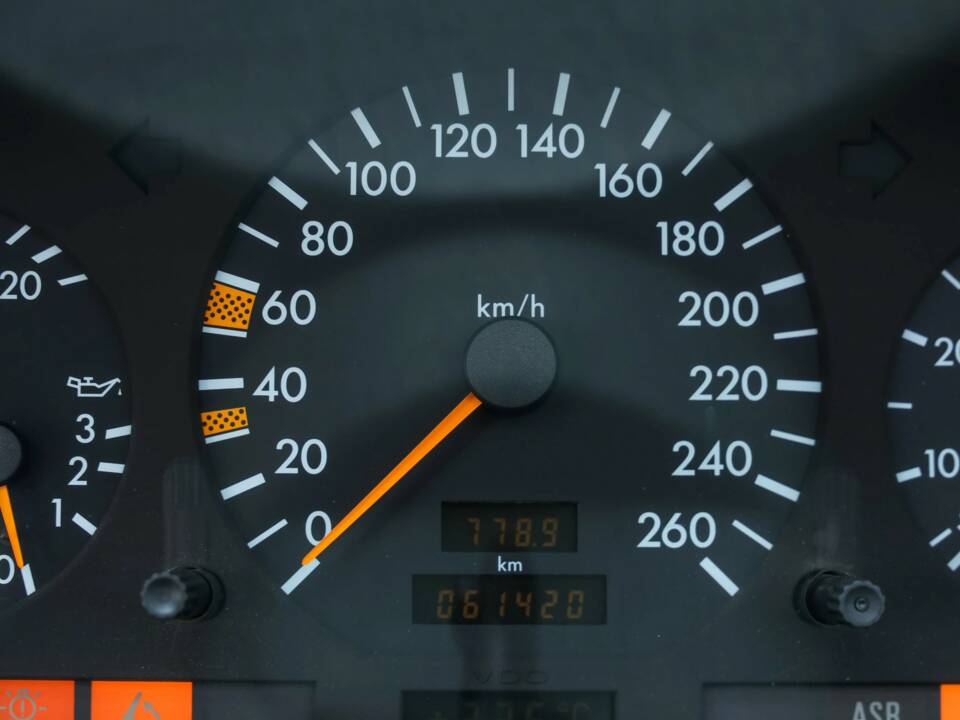 Image 8/50 of Mercedes-Benz 500 SL (1992)