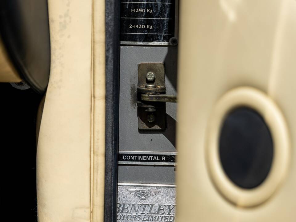 Image 42/50 of Bentley Continental R (1997)