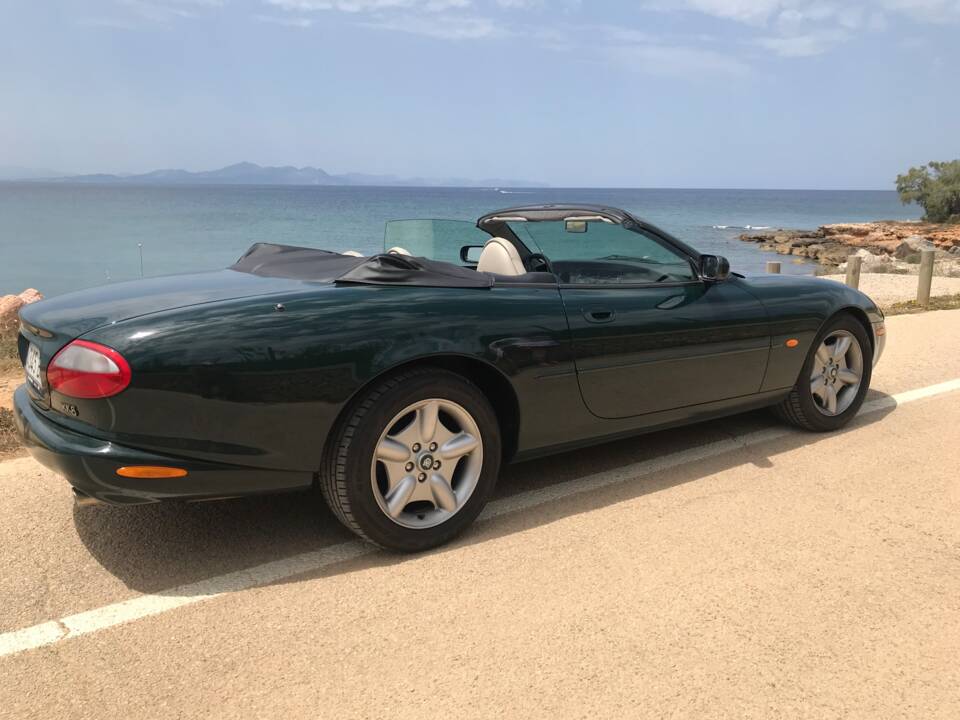 Image 9/22 of Jaguar XK8 4.0 (1996)