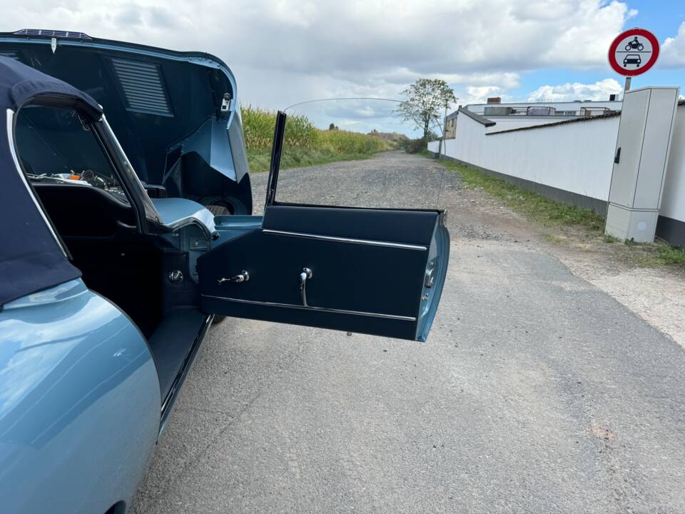 Image 32/50 of Jaguar E-Type 3.8 Flat Floor (1961)