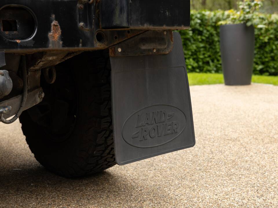 Image 7/43 of Land Rover Defender 90 (2010)