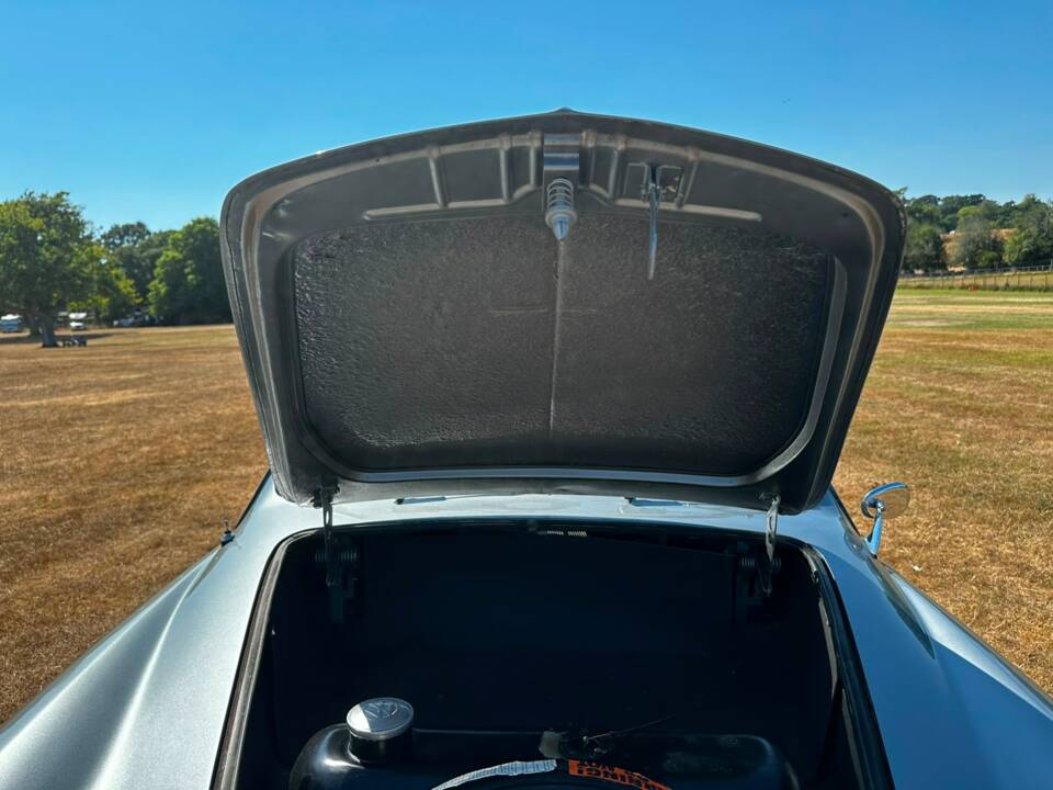Image 21/48 of Volkswagen Karmann Ghia 1200 (1958)