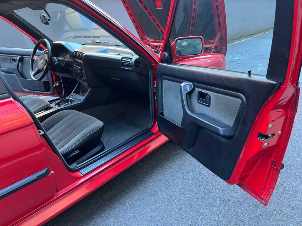Bild 43/108 von BMW 325ix (1989)