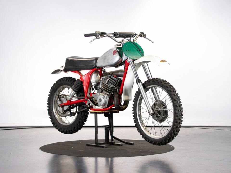 Image 6/50 of CZ 250 (1977)