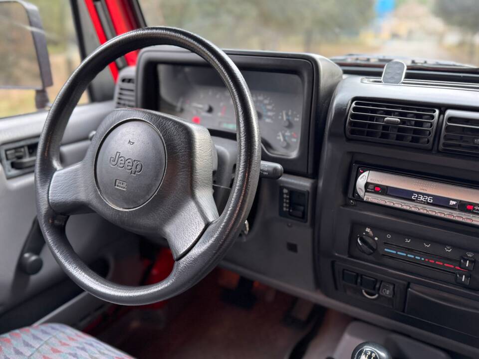 Image 21/31 of Jeep Wrangler Sport 2.5 (1996)