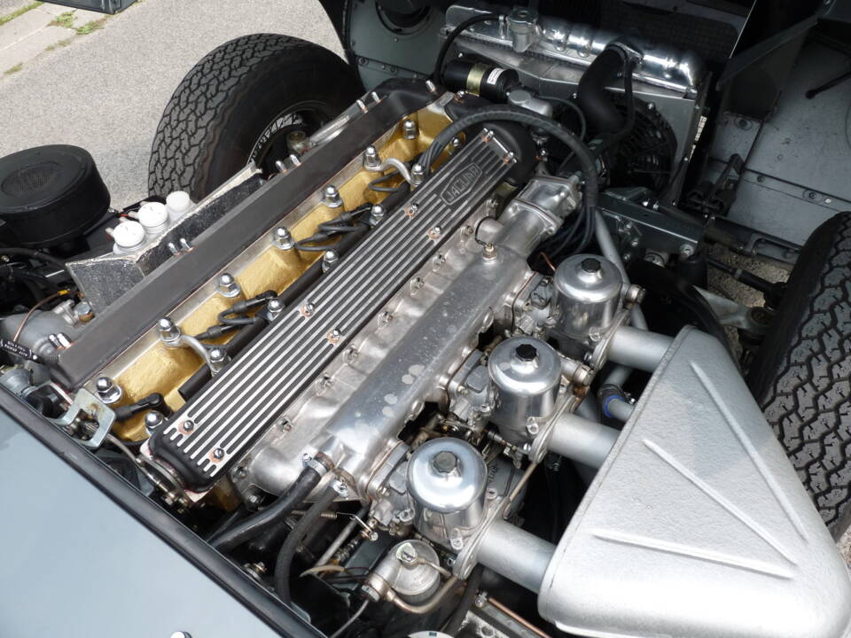 Image 22/22 de Jaguar E-Type (1968)