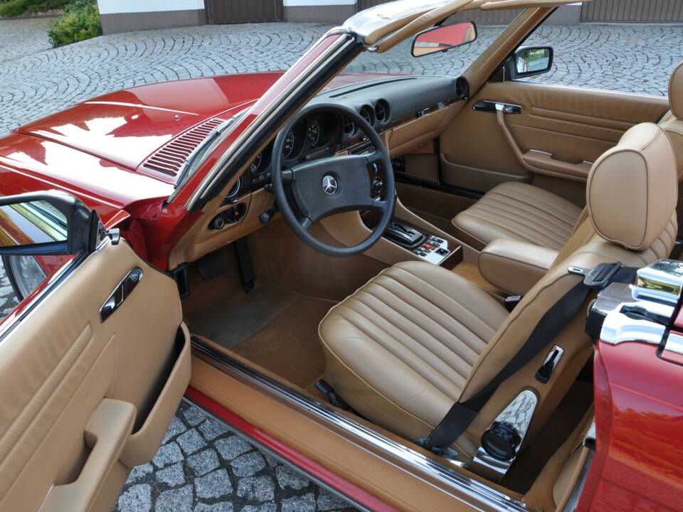 Image 13/52 de Mercedes-Benz 280 SL (1985)