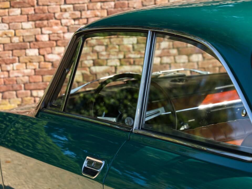 Bild 29/50 von Alfa Romeo Giulia 1300 GT Junior (1972)