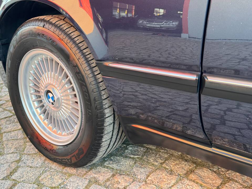 Immagine 46/99 di BMW 735i (1988)