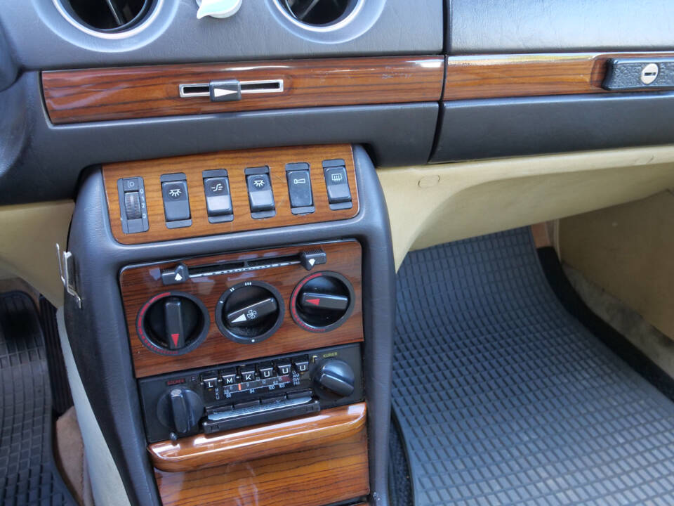 Image 10/22 of Mercedes-Benz 230 CE (1983)