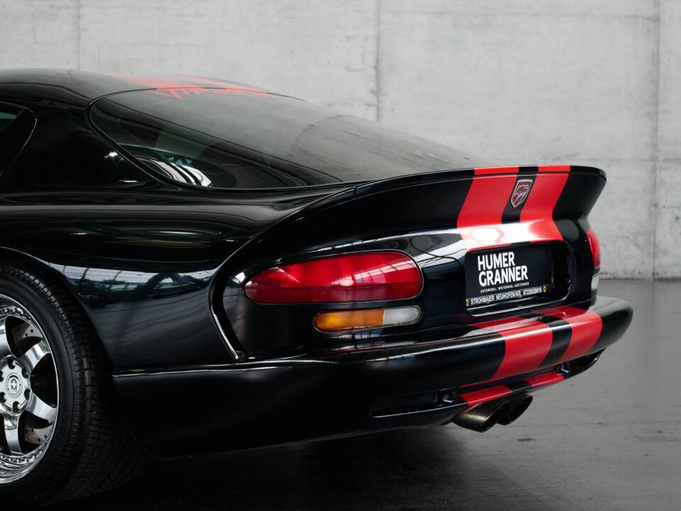 Image 16/50 of Dodge Viper GTS (2005)