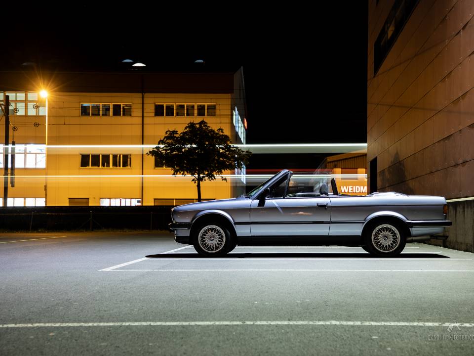 Immagine 36/39 di BMW 325i (1990)