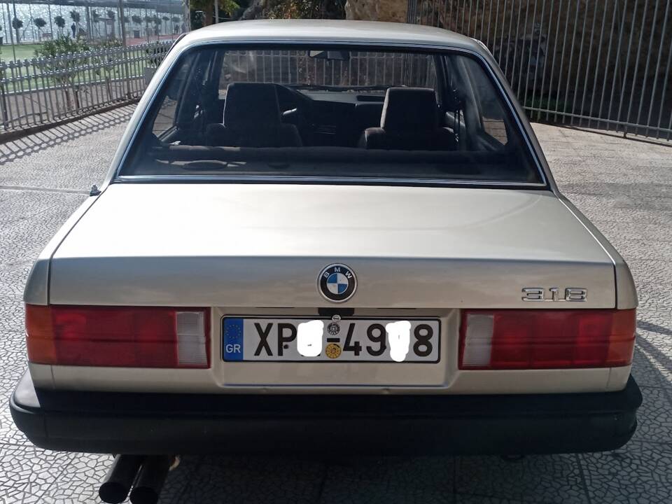 Image 3/51 of BMW 318i (1985)