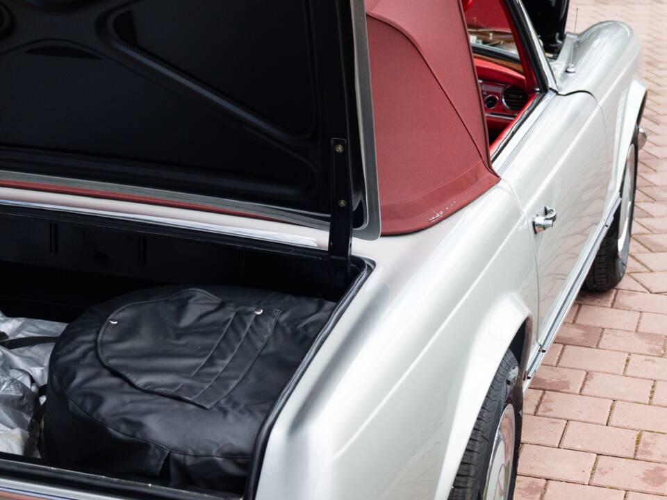 Image 12/20 de Mercedes-Benz 230 SL (1965)