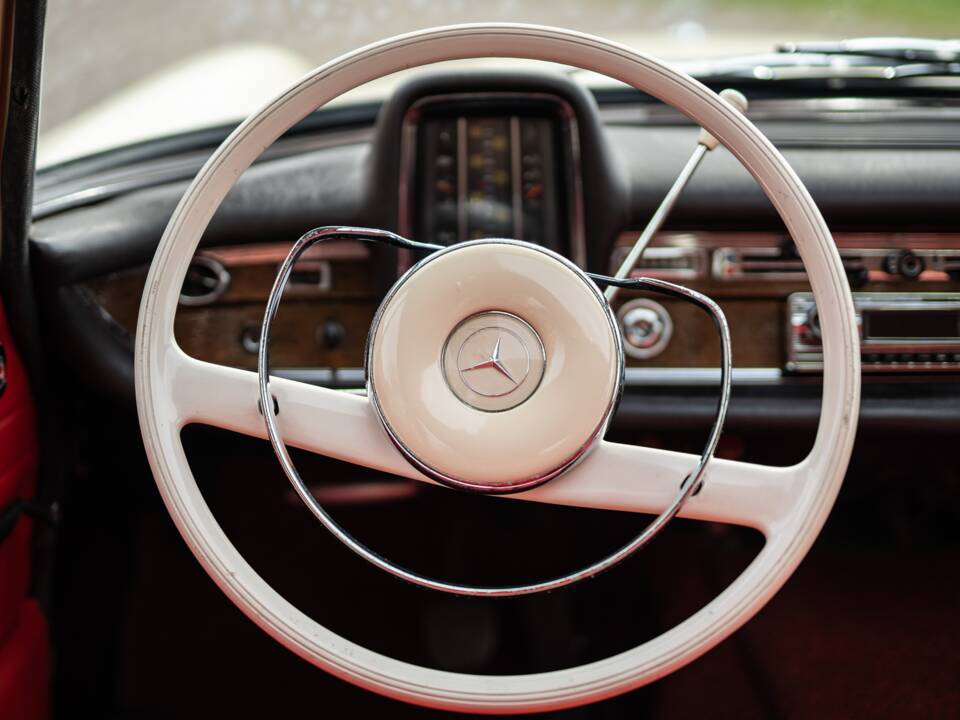 Image 27/42 of Mercedes-Benz 220 SE b (1965)