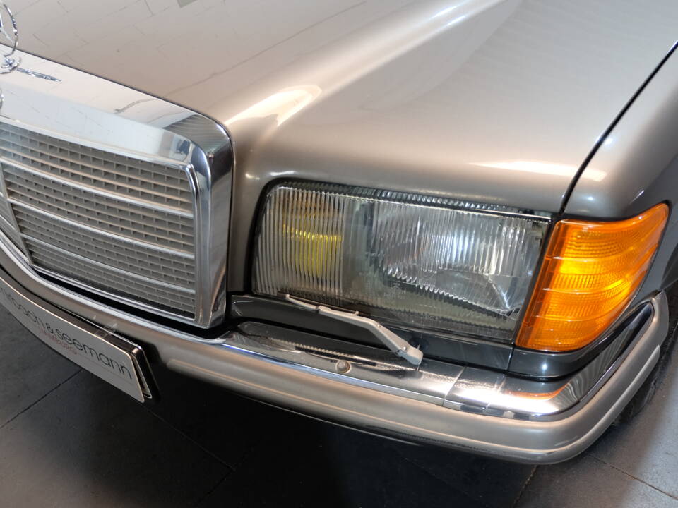 Image 8/31 of Mercedes-Benz 500 SEL (1987)