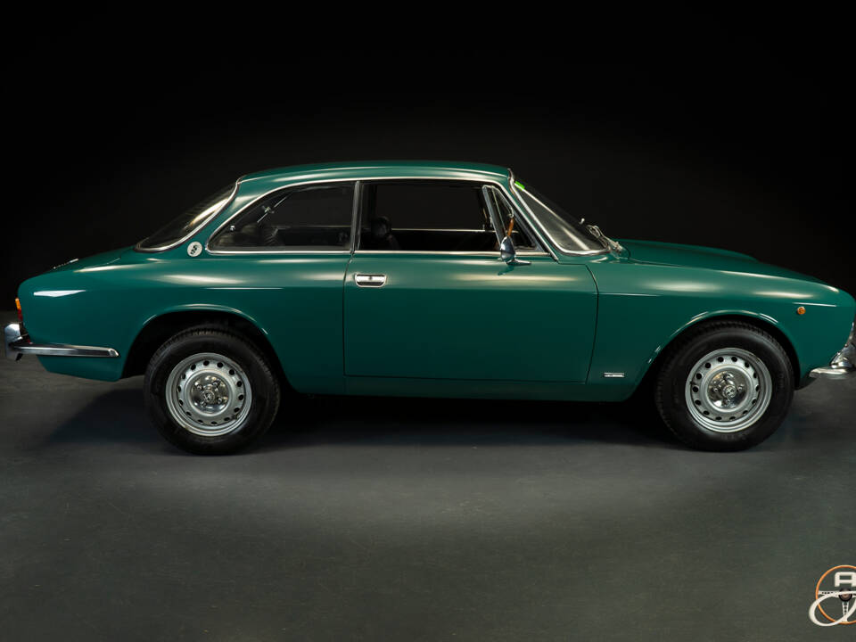 Image 6/20 of Alfa Romeo 2000 GT Veloce (1971)