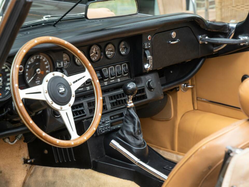 Image 3/50 de Jaguar Type E V12 (1973)
