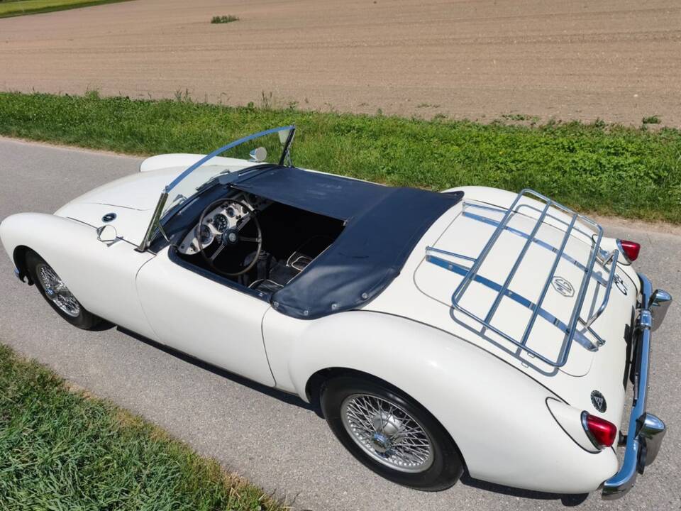 Image 22/27 of MG MGA 1500 (1958)