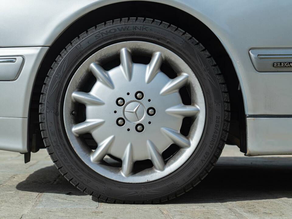Afbeelding 19/50 van Mercedes-Benz E 430 (2000)