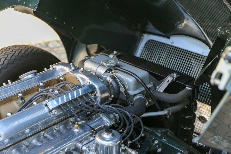 Immagine 40/50 di Jaguar E-Type 4.2 (1965)