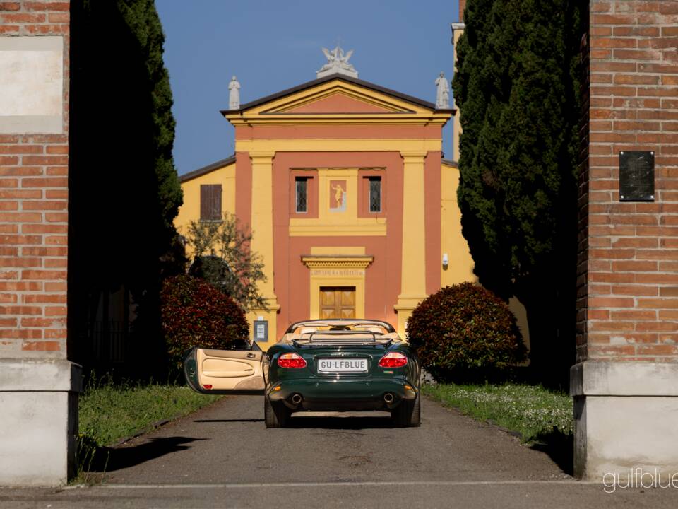 Image 20/70 of Jaguar XKR (2004)