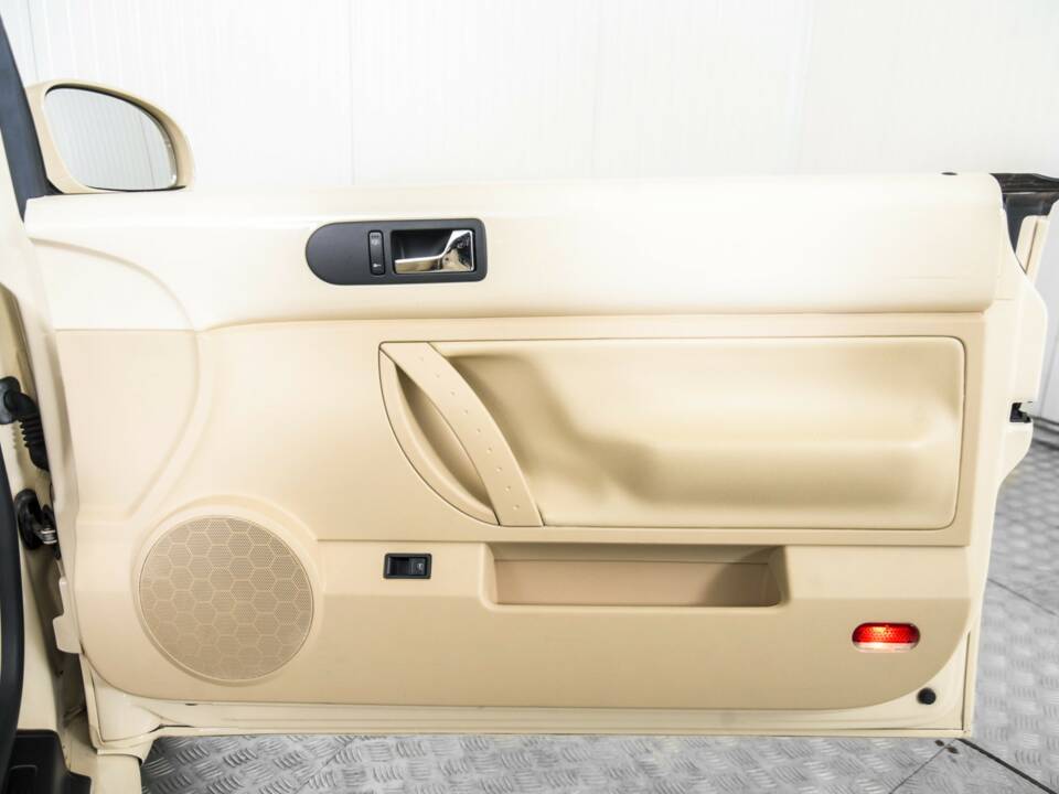Bild 31/50 von Volkswagen New Beetle 1.6 (2003)