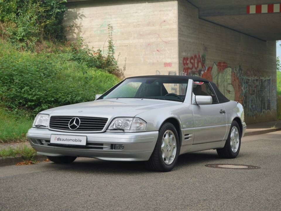 Image 32/50 of Mercedes-Benz SL 500 (1900)