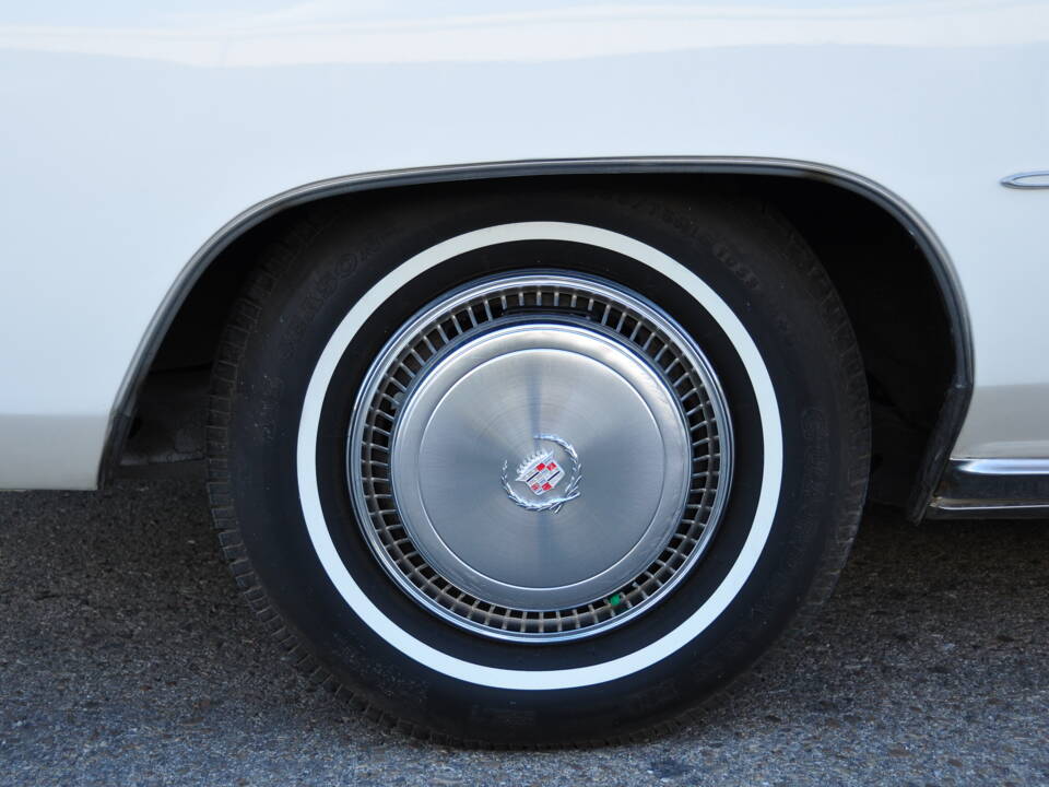 Image 27/75 of Cadillac Fleetwood Eldorado Convertible (1975)