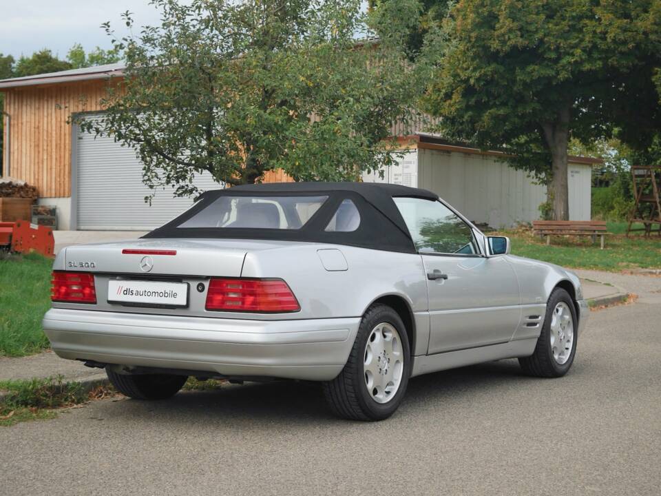 Image 42/50 of Mercedes-Benz SL 500 (1900)
