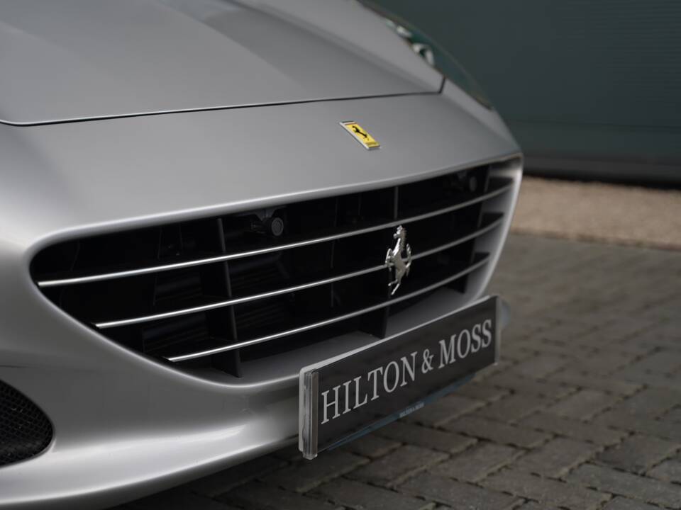 Bild 29/50 von Ferrari California T (2015)