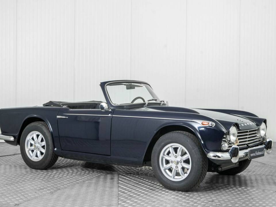 Image 5/50 of Triumph TR 4A (1967)