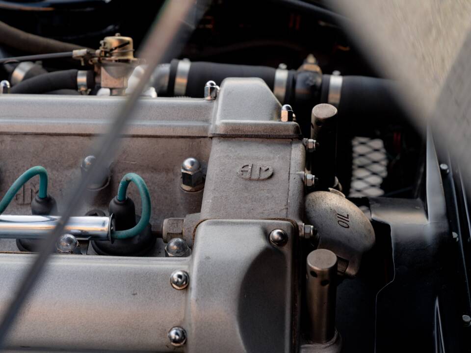 Image 65/79 of Aston Martin DB 6 (1968)