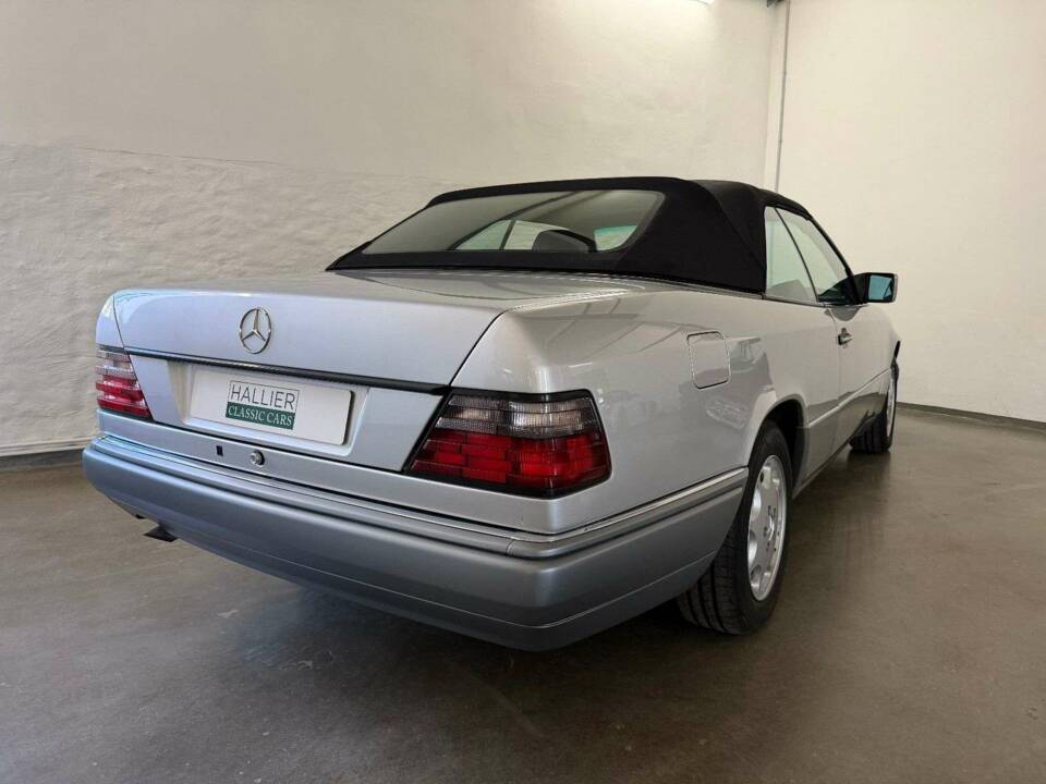 Imagen 14/27 de Mercedes-Benz E 200 (1995)