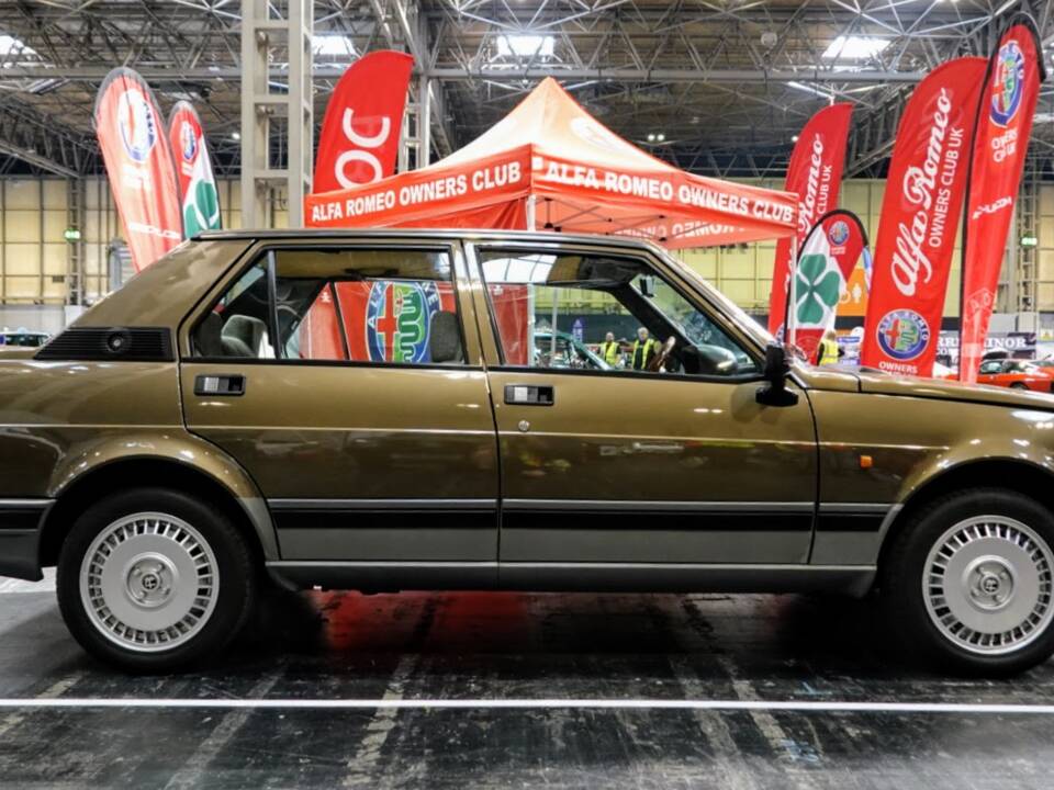 Image 2/20 of Alfa Romeo Giulietta 1.8 (1985)