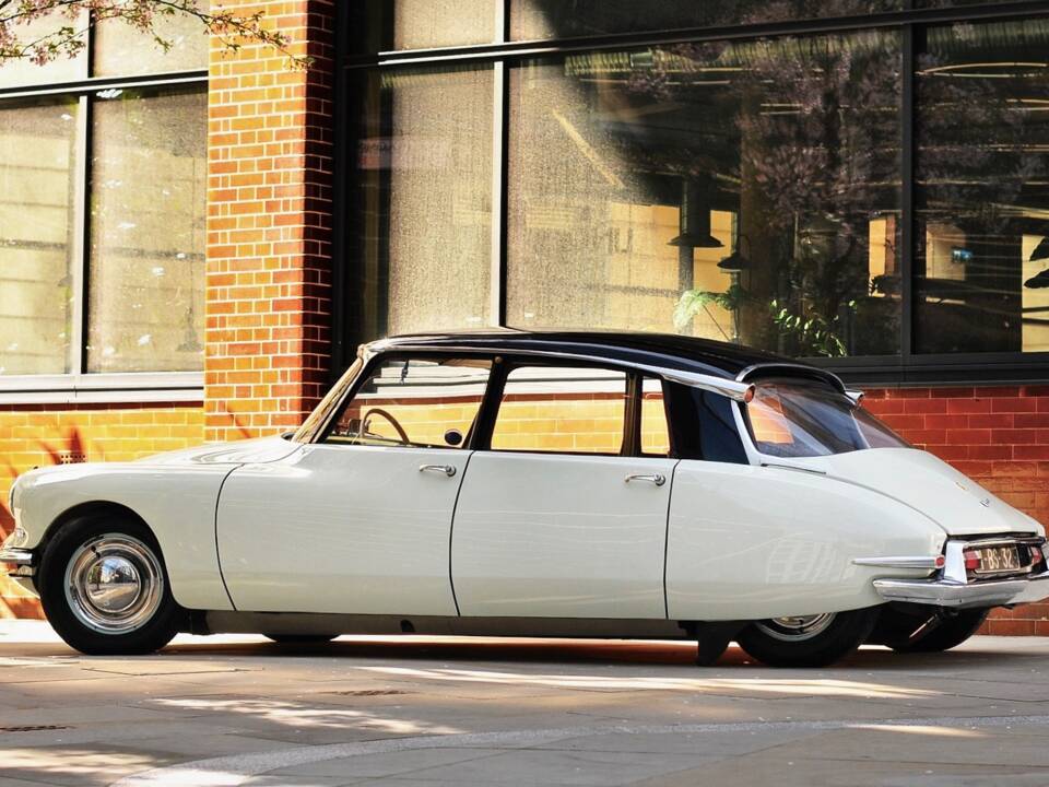 Image 33/77 de Citroën DS 19 (1958)