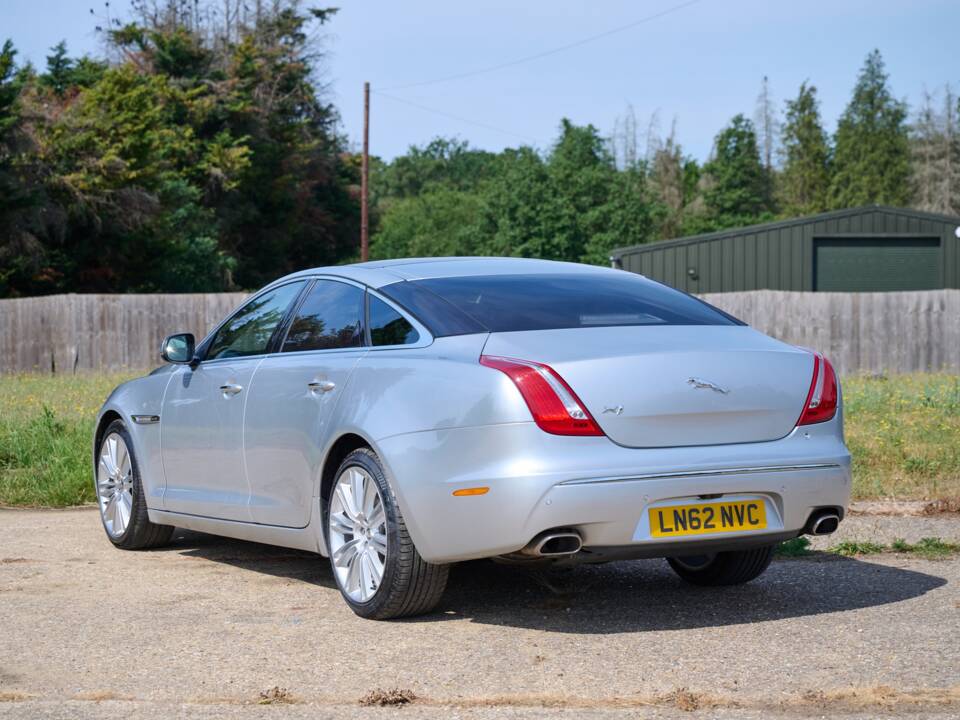 Bild 11/50 von Jaguar XJ 5.0 (2012)