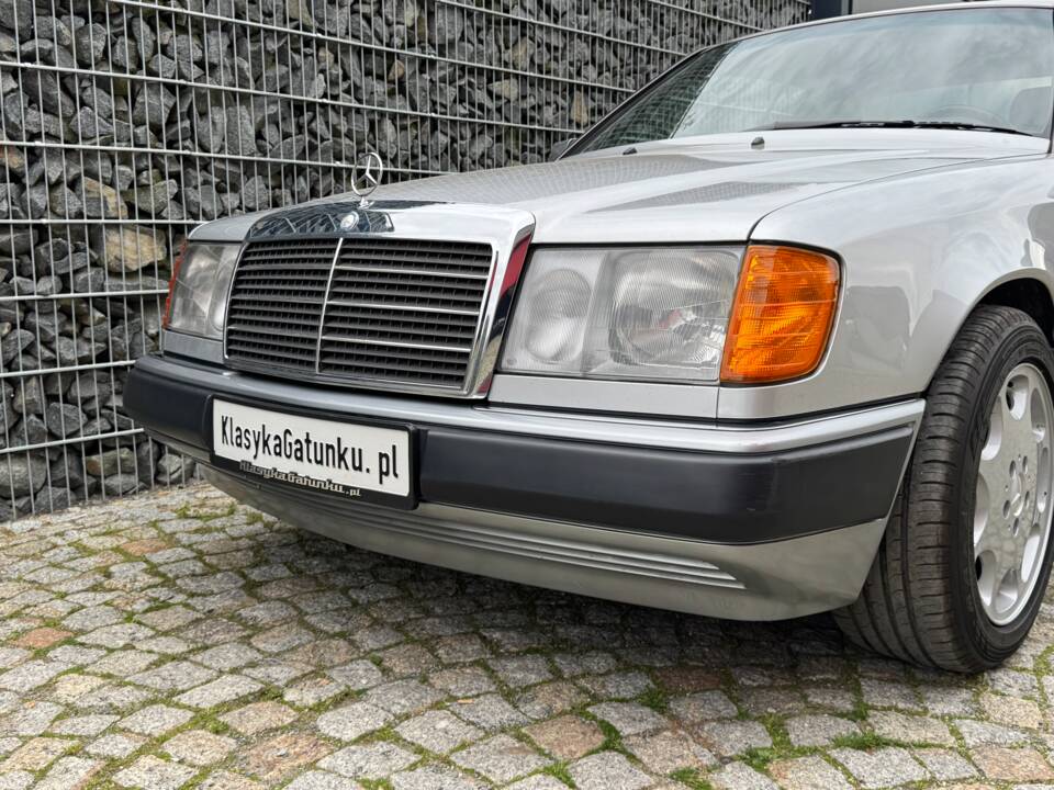 Imagen 24/100 de Mercedes-Benz 300 CE (1992)