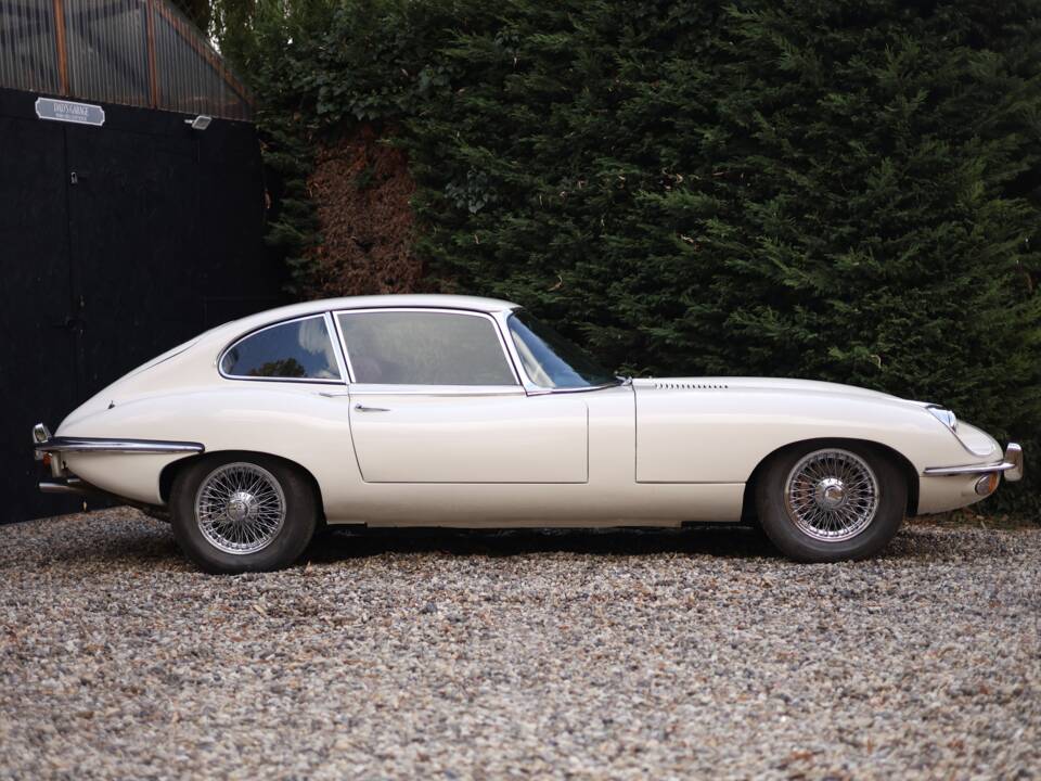 Image 43/50 de Jaguar Type E (2+2) (1970)