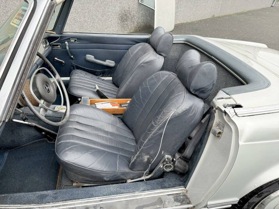 Image 18/36 of Mercedes-Benz 280 SL (1969)