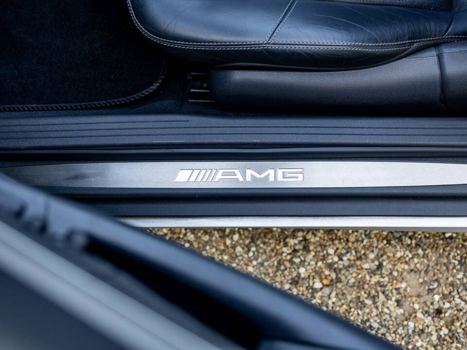 Image 27/50 of Mercedes-Benz CLK 55 AMG (2003)