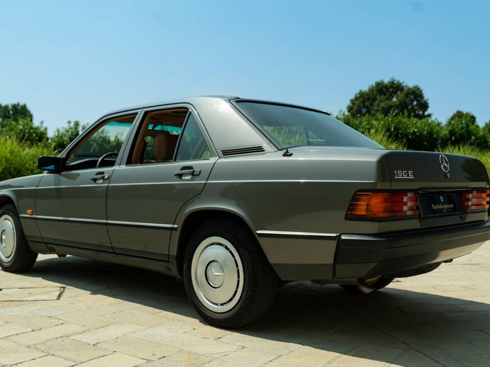 Imagen 14/50 de Mercedes-Benz 190 E (1987)